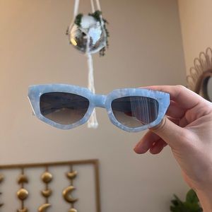 Dezi On Read Sunglasses